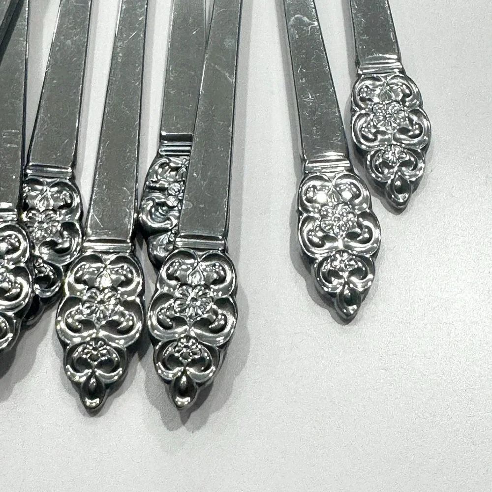 Oneida NORDIC CROWN Stainless Flatware - Set of 16 Flat Handle Butter Spreader